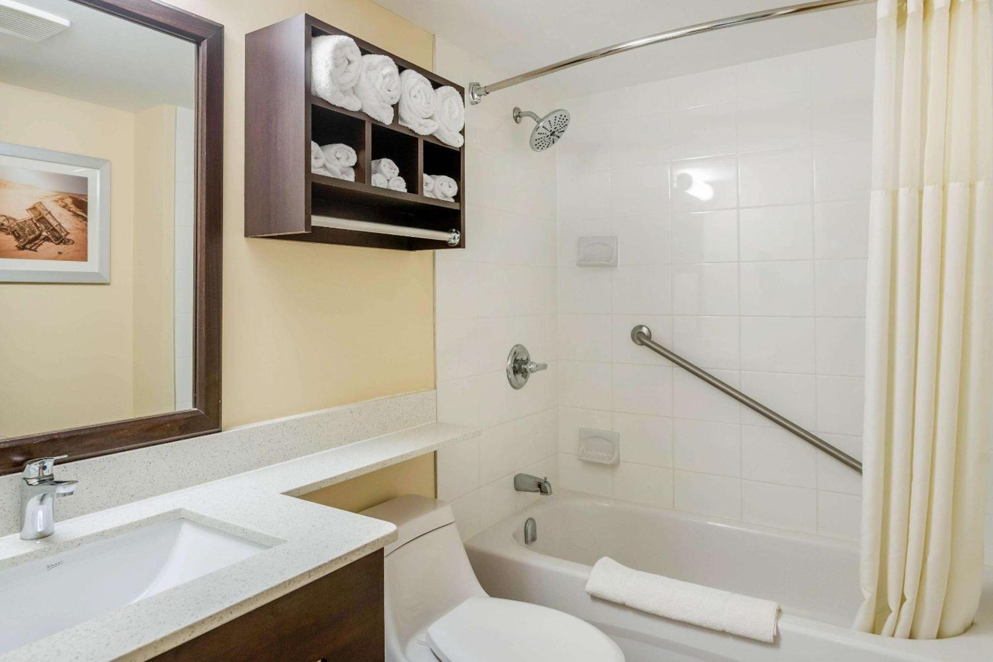 Quality Inn & Suites Батерст Номер фото