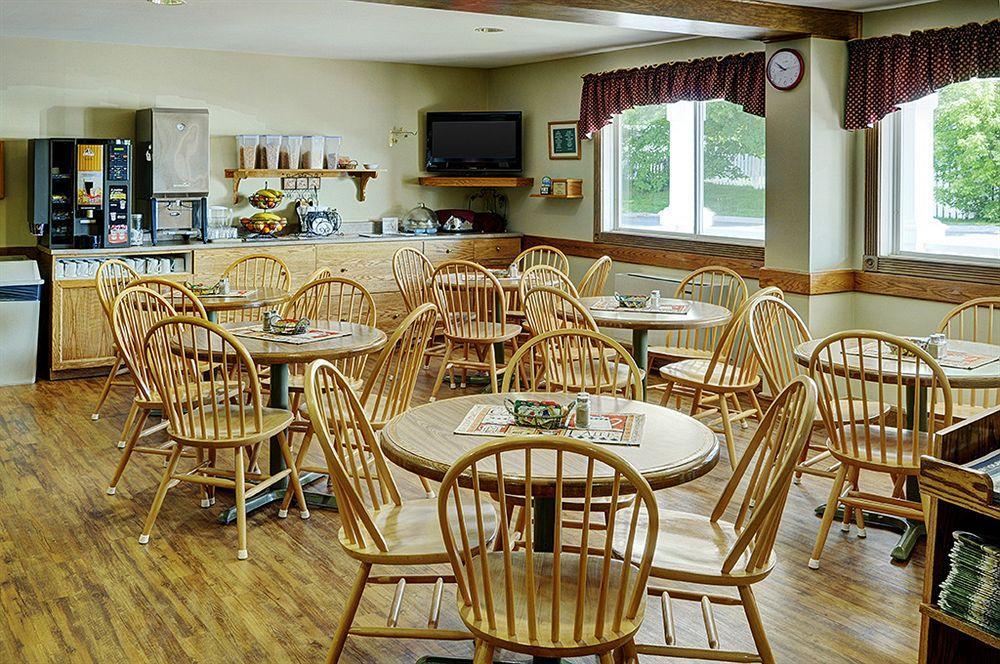 Quality Inn & Suites Батерст Екстер'єр фото