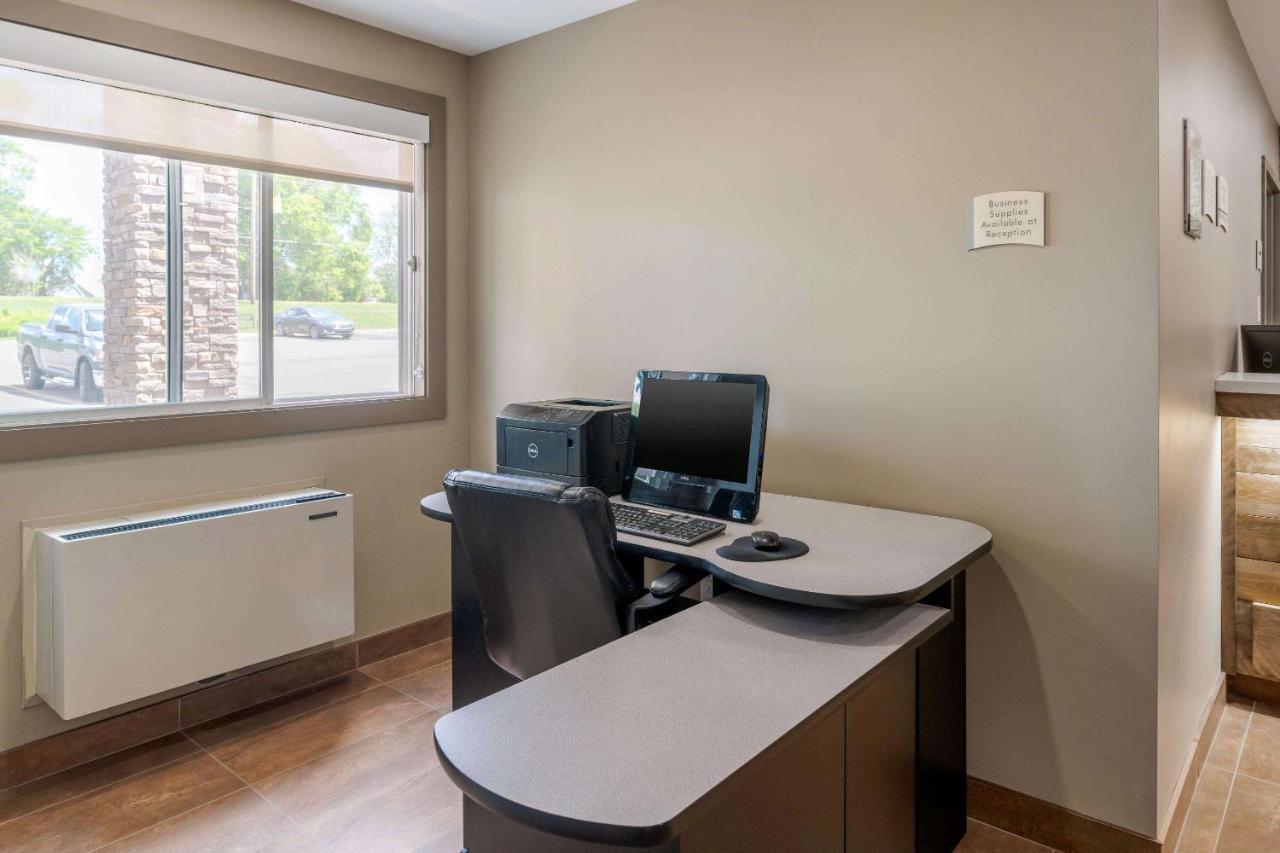 Quality Inn & Suites Батерст Екстер'єр фото