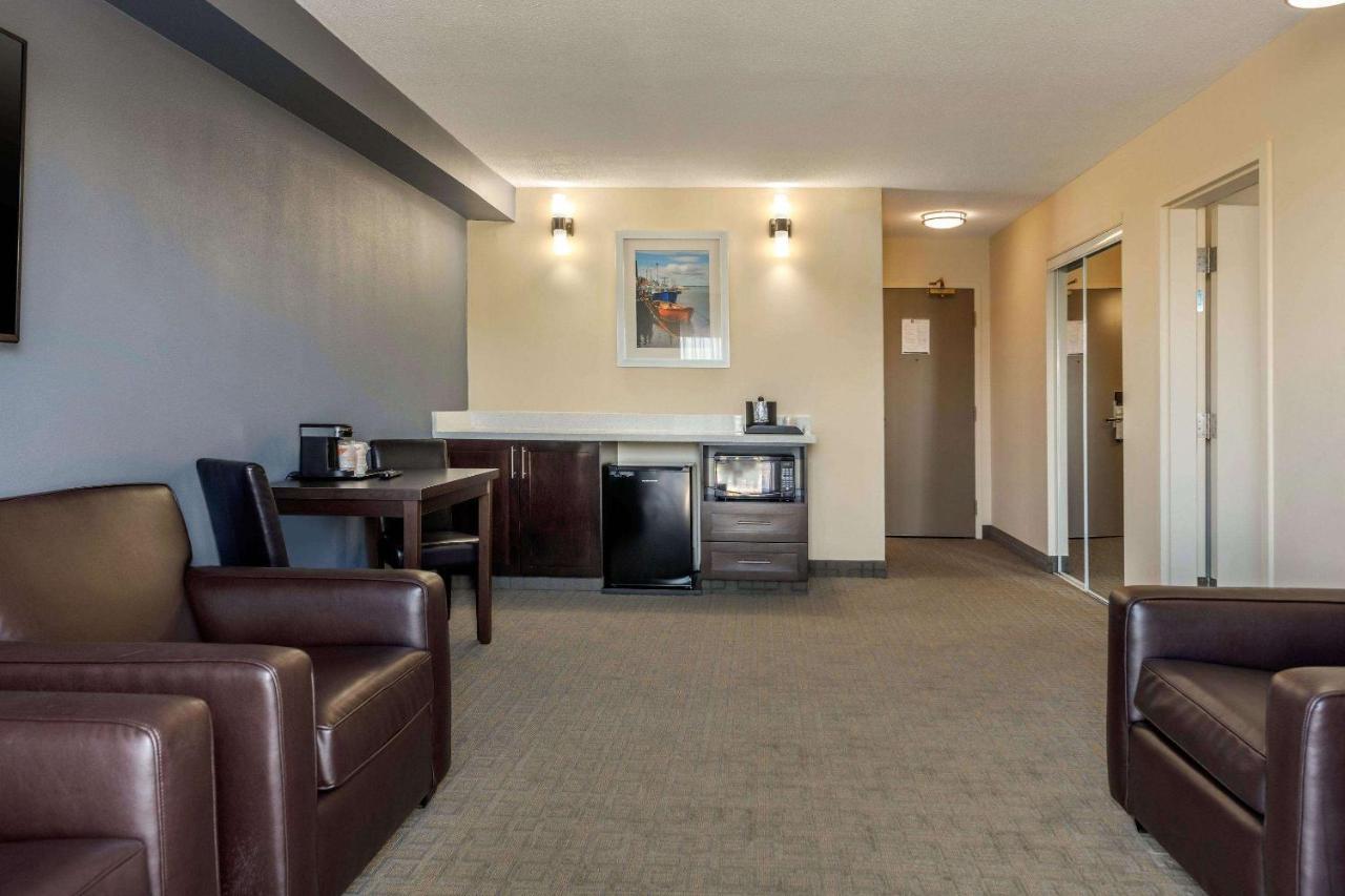 Quality Inn & Suites Батерст Екстер'єр фото