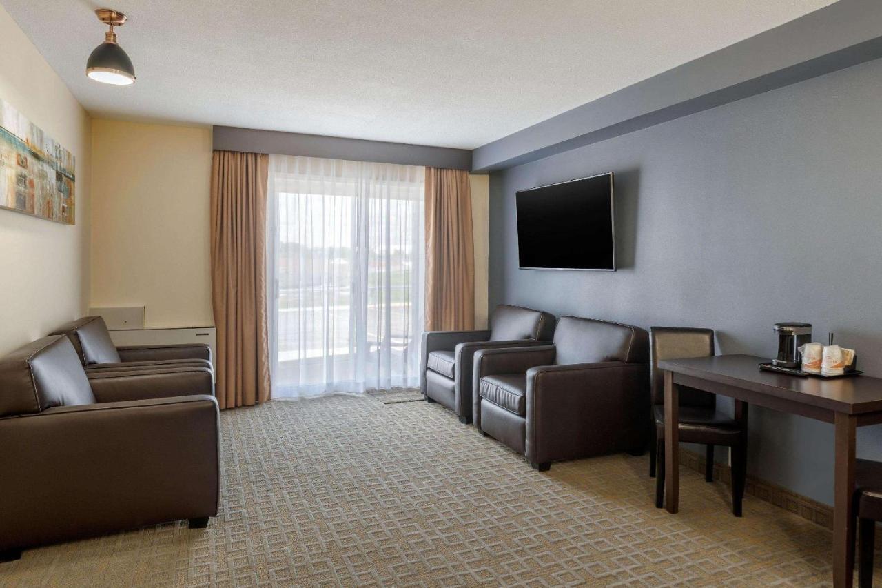 Quality Inn & Suites Батерст Екстер'єр фото
